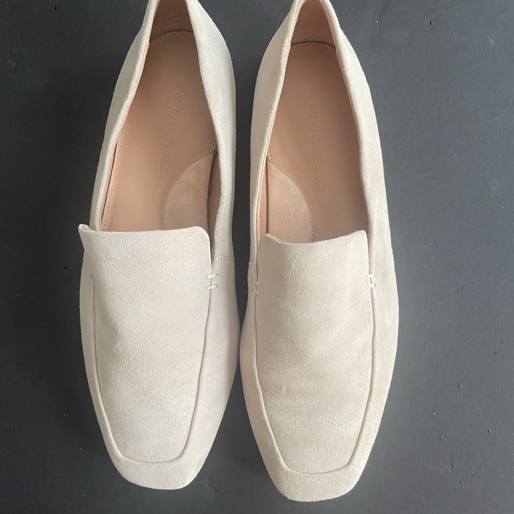 Banana Republic Light Beige Loafers